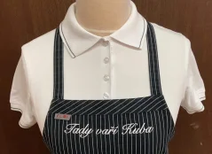 Kuchařská zástěra s výšivkou sloganu a jménem