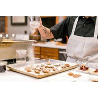 Kuchařská zástěra: Praktičnost, styl i osobitost