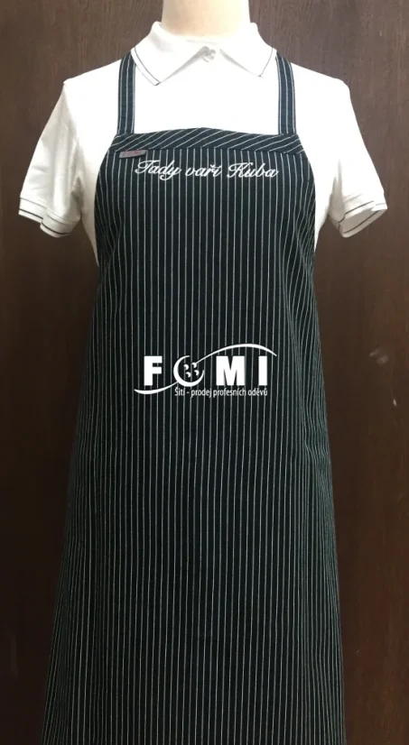 Kuchařská zástěra  s výšivkou sloganu a jménem