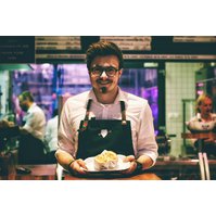 Jak vybrat doplňky k pracovnímu oblečení pro číšníky? Těchto 9 maličkostí ocení každý z nich