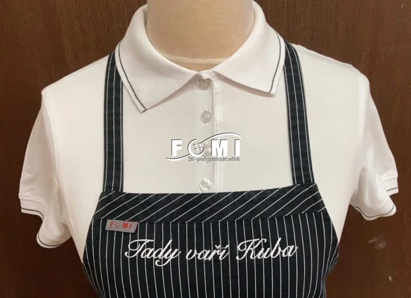 Kuchařská zástěra  s výšivkou sloganu a jménem